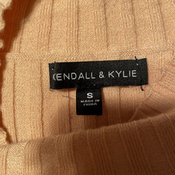 Tan/peach turtle neck, soft and buttery texture, size S - Picture 2 of 3